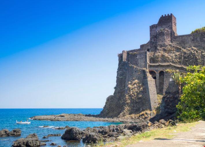 La Petite Maison Aci Castello Exterior photo